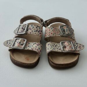Zara girl’s Floral Buckle Sandals - Cream.  Size 6.